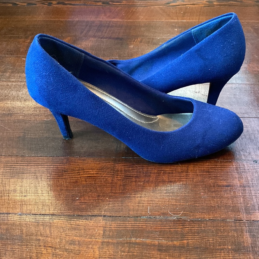 Blue Suede Comfort plus Heels Sz 8